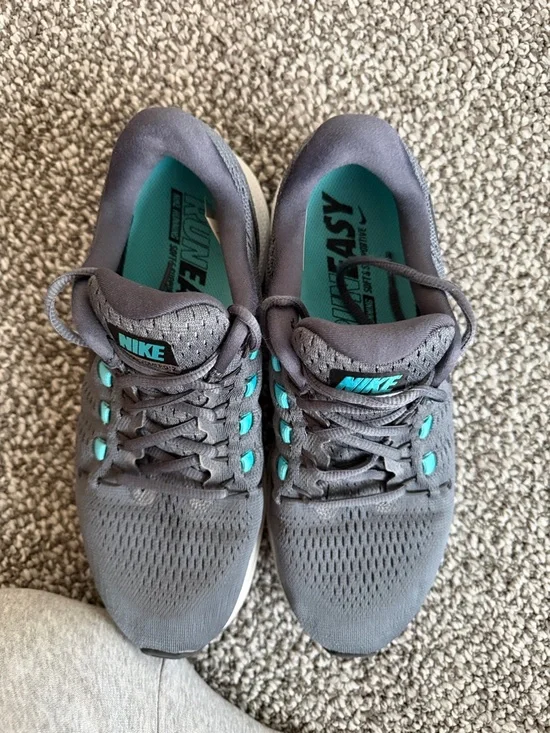 Nike Dark Gray Running Sneakers with Teal Accents - Picture 4 of 5
